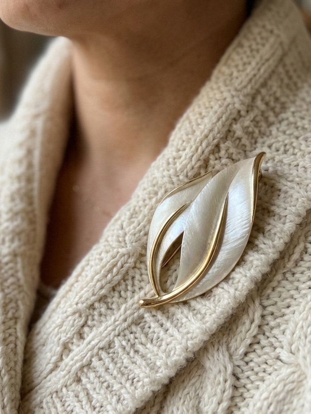 Vintage Sarah Coventry Pearlized Perfection White Leaf Brooch Pin Gold Tone 1965